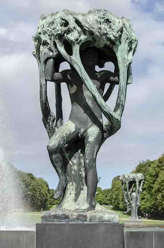 Noruega - Oslo 064 - parque Vigeland - La Fuente.jpg